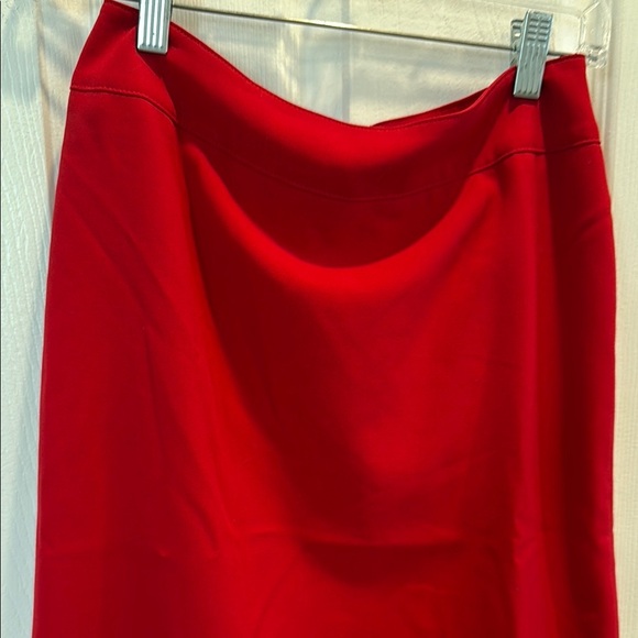 Tahari Red Pencil Skirt with Sleek Design - Picture 4 of 11